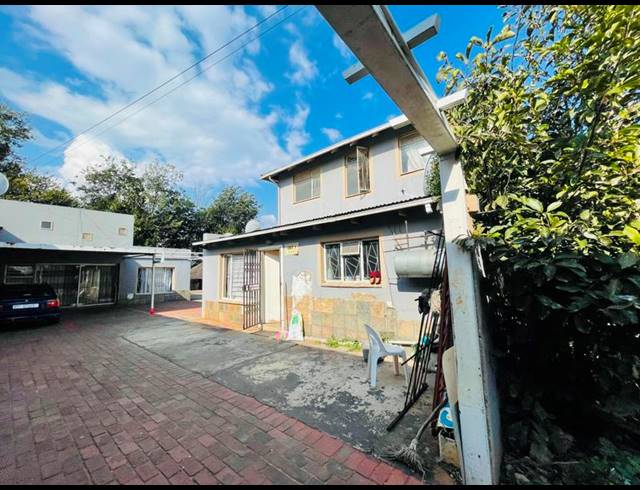 8 BEDROOM HOUSE FOR SALE IN PRIMROSE